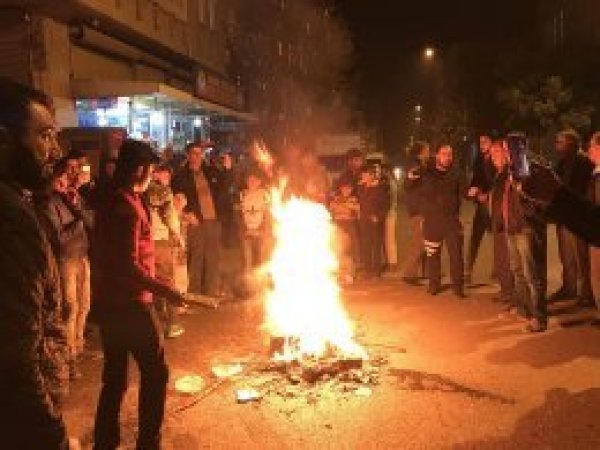 Elektrik kesintileri protesto edildi