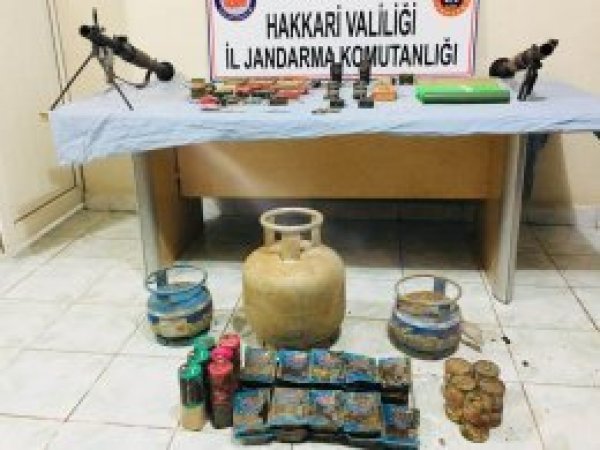 Hakkari'de silah ve mühimmat ele geçirildi
