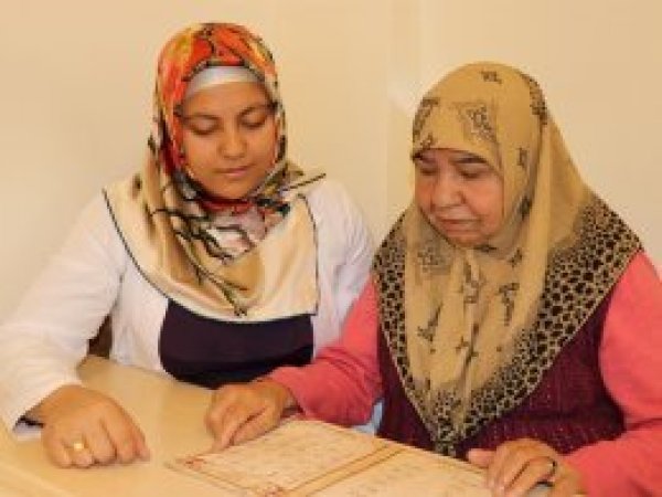 Kur'an'ı öğrenme hayalini gerçekleştirmek istiyor