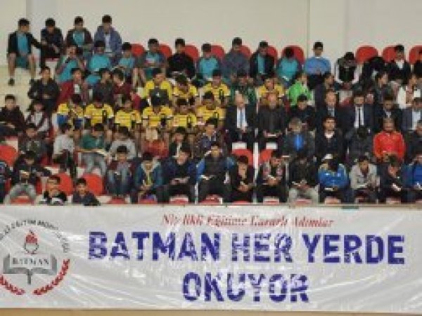 ​Maç öncesi kitap okudular