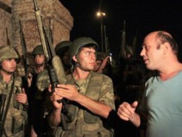 15 Temmuz'da Taksime çıkan askerlerin tutukluluk hali sürecek