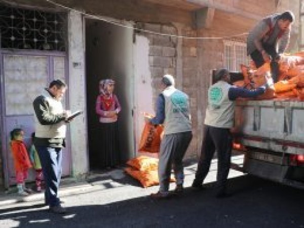 Antep Umut Kervanı'ndan kömür yardımı