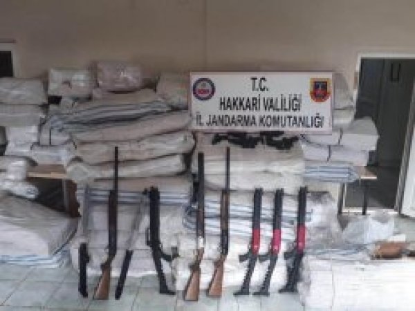 Araçta 771 av tüfeği ve 645 kurusıkı tabanca ele geçirildi