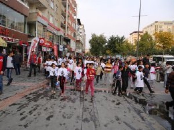 Batman'da 'Çocuk İşçiliğine Hayır' yürüyüşü