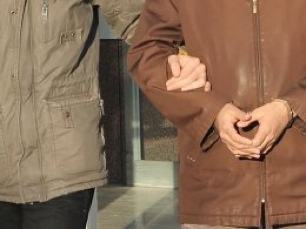 FETÖ'nün 'gaybubet evleri'nde 44 kişi yakalandı 