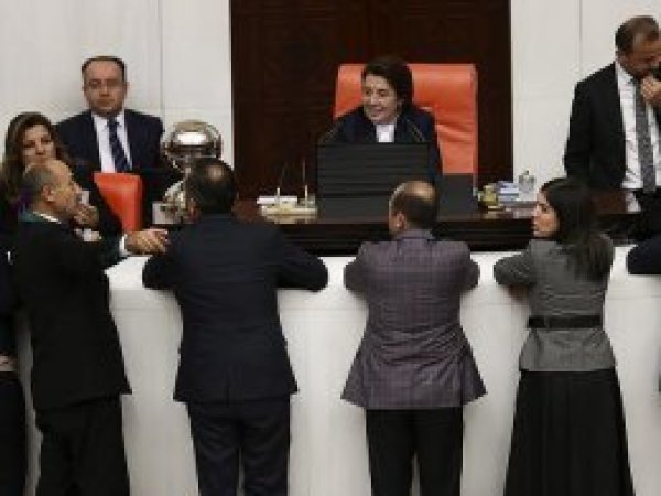 Meclisten torba tasarısının tüm maddelerine onay