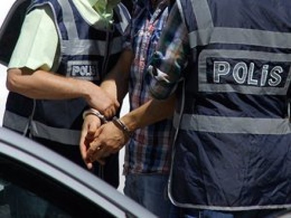 Polis mensubu olan suç örgütüne operasyon