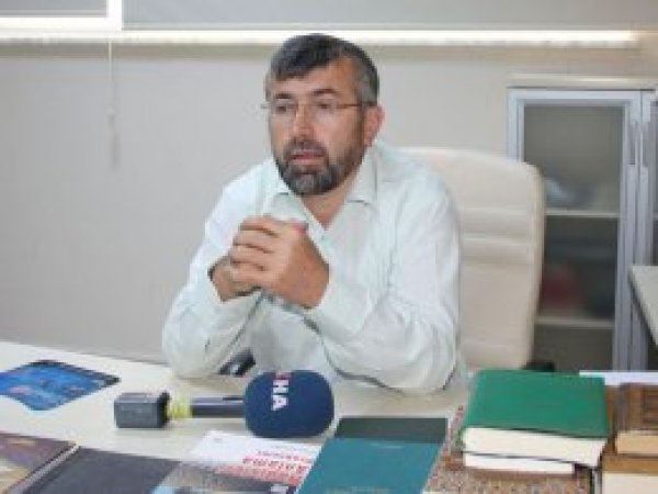 “Allah’a sevginin göstergesi Peygambere tabi olmaktır”