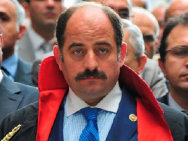 FETÖ üyesi 3 savcı için kırmızı bülten kararı