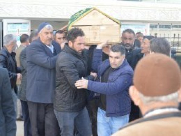 Göçükte hayatını kaybeden baba ile 2 oğlu defnedildi