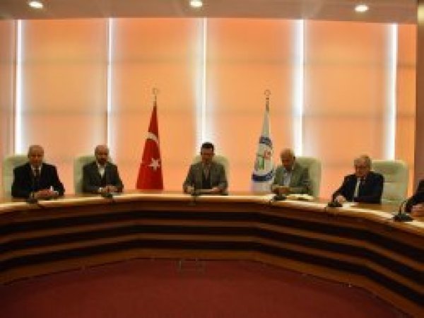 İslam'a hakaret eden akademisyen açığa alındı