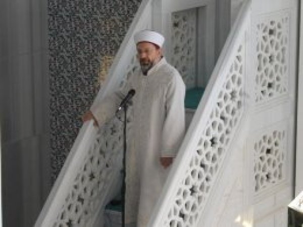 Cuma gününü aşağılayanlara hutbeden tepki
