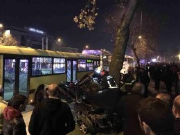 Midibüs ile bir araç çarpıştı: 5 ölü 11 yaralı