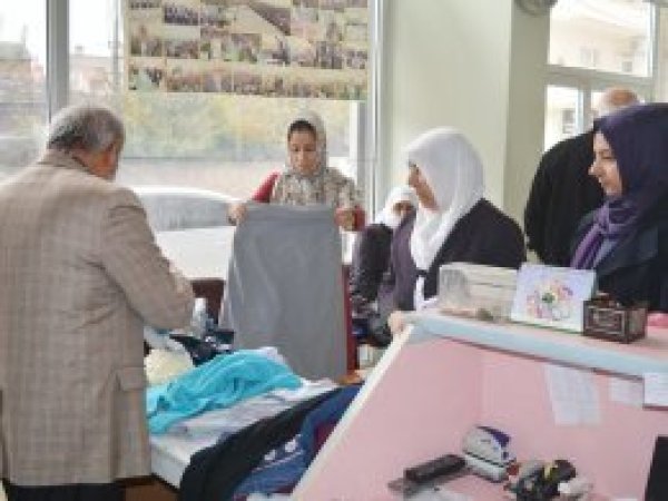 Umut Kervanı'ndan yüzlerce aileye yardım