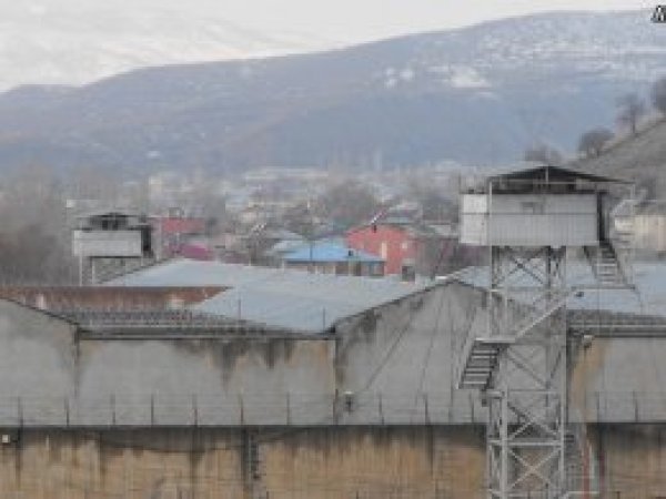Ağrı cezaevinde 18 kişi zehirlendi