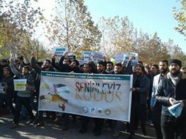 BÜ öğrencileri ABD ve Siyonist işgalcileri telin etti