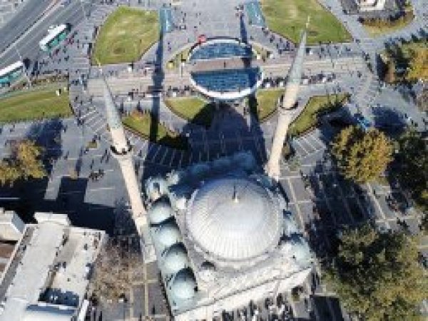 Medeniyetleri buluşturan meydan