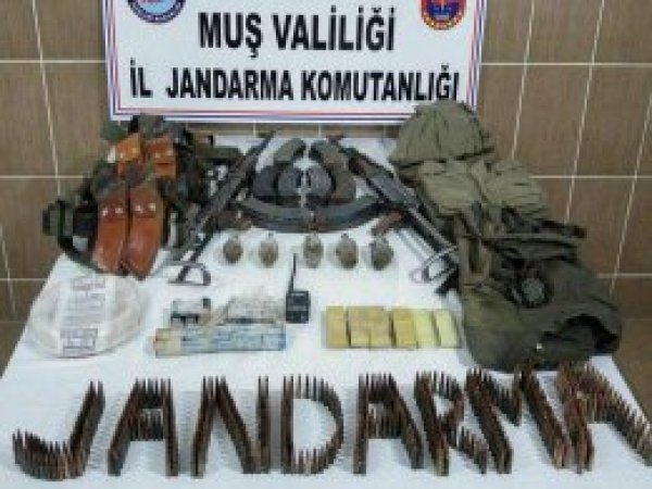 Muş'ta sığınakta silah ve mühimmat ele geçirildi
