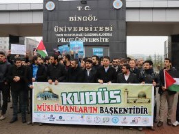 Üniversiteli öğrenciler ABD'yi kınadı