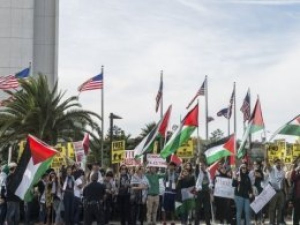 Los Angeles’da Kudüs kararı protesto edildi