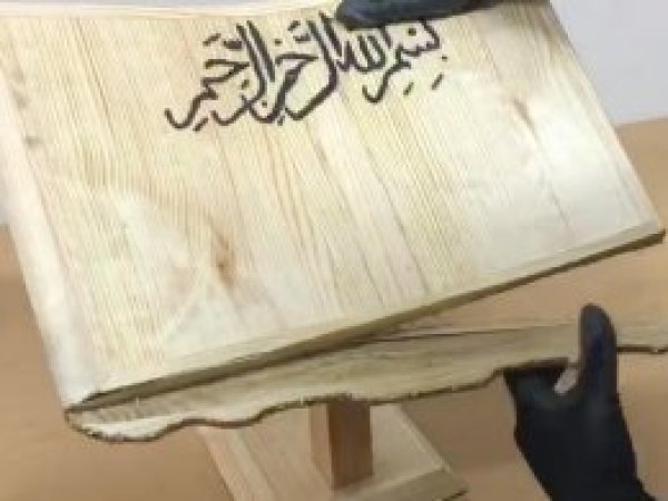 Zehir tacirleri Kur'an rahlesini kendilerine alet etti