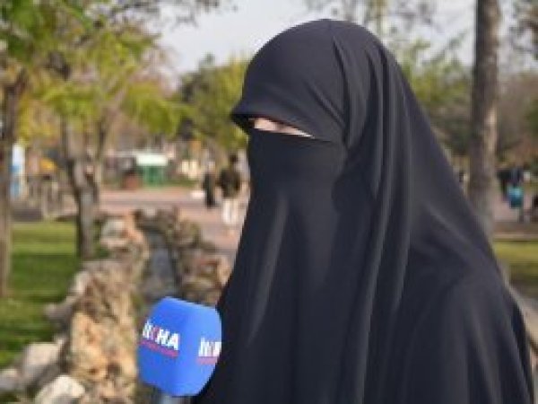 'Peçeli ve pardösülü bir şekilde okumak hakkımız'