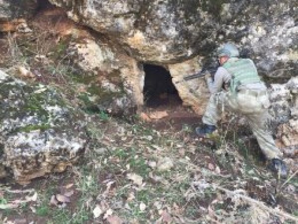 Aranan 2 PKK'li yakalandı