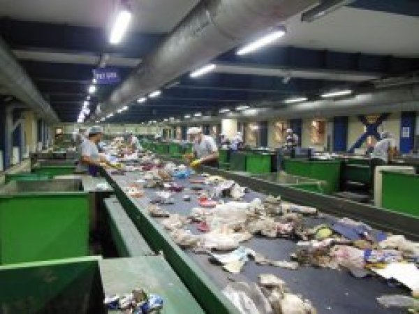 Geri kazanım tesislerinde 33 milyon ton atık kazanıldı