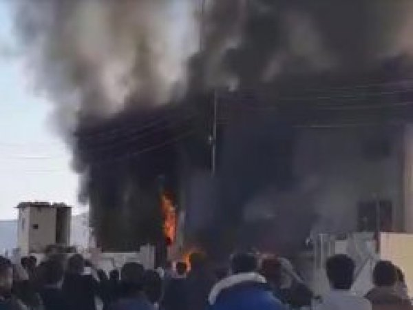 Irak Kürdistanı'nda KDP ve YNK binaları ateşe verildi