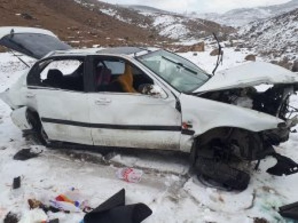 Otomobil uçuruma yuvarlandı: Aynı aileden 4 yaralı