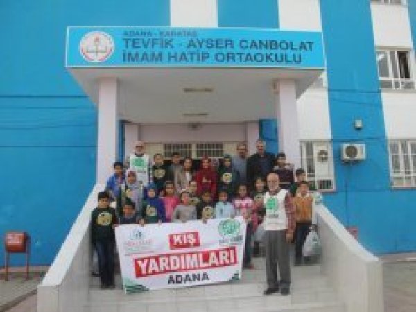 UKV ve IHO-EBRAR'dan ihtiyaç sahibi öğrencilere yardım