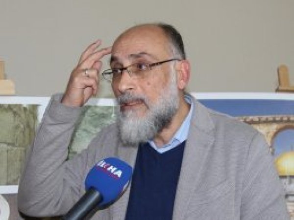 'Önce akılları özgürleştirmemiz lazım"