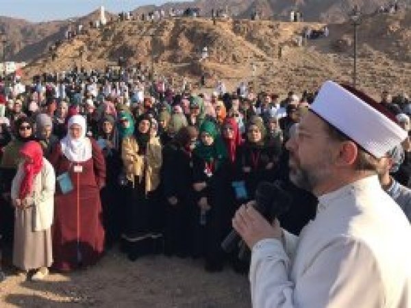 Erbaş, Uhud’da gençlerle buluştu
