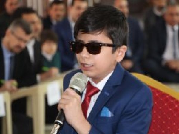 Ezan okuma yarışmasında âmâ öğrenci birinci oldu