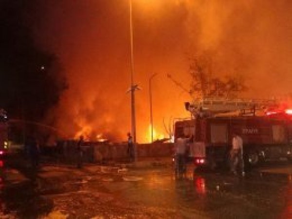 Kocaeli'de kâğıt fabrikasında yangın