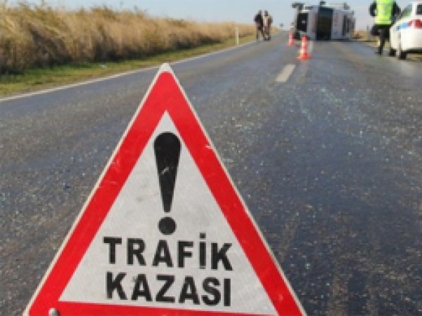 Lice'de minibüsle kamyonet çarpıştı: 1 ölü