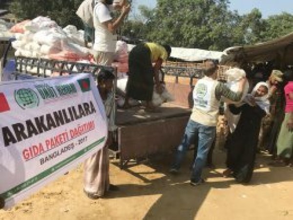 Umut Kervanından Arakanlılara yardım eli