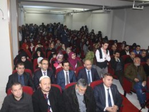 İmam Hatip öğrencilerinden Mevlid-i Nebi etkinliği