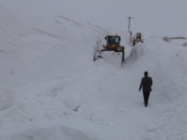 Bingöl'de kar kalınlığı 5 metreyi buldu