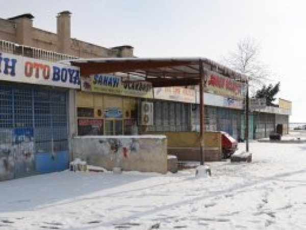 Kar nedeniyle bazı esnaf iş yerini açmadı