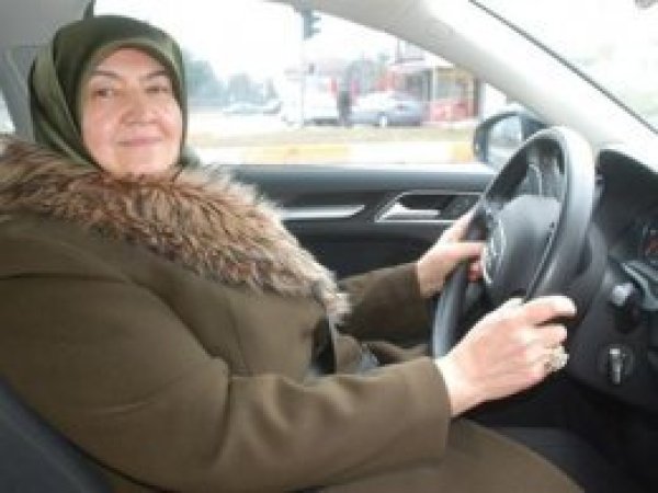 64 yaşında ehliyet aldı