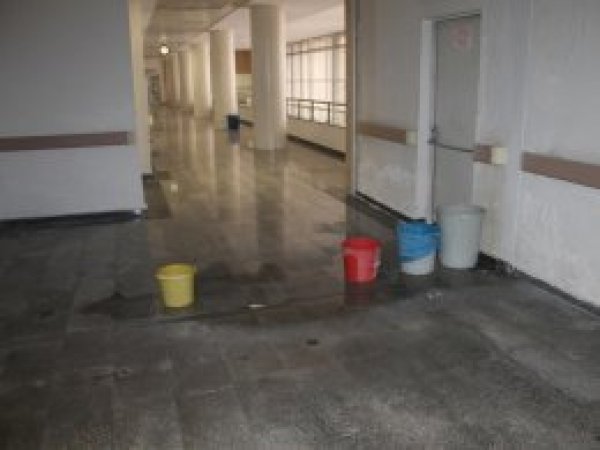 Hastanenin akan tavanına kovalı önlem