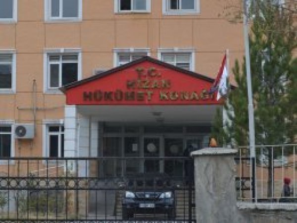 Hizan'da 19 muhtar görevden alındı