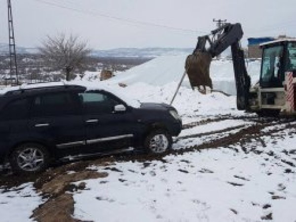 Diyarbakır'da bombalı araç yakalandı