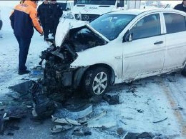 Otomobil ile minibüsün çarpıştı: 6 yaralı 