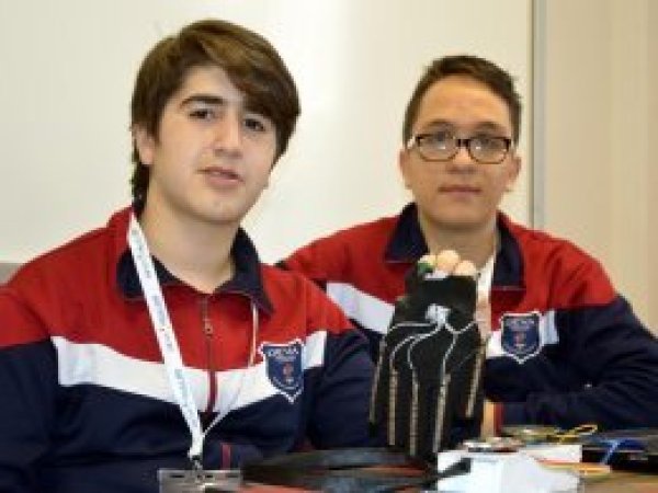 İşitme engellilerin elleri konuşacak