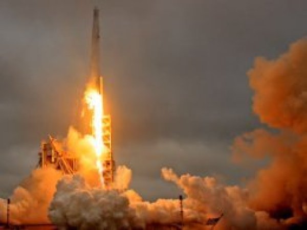 Falcon 9, NASAnın tarihi rampasından fırlatıldı