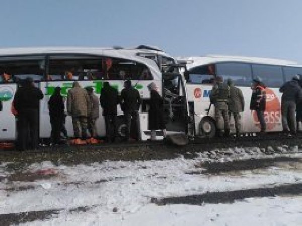 Iğdır'da 2 otobüs çarpıştı: 6 ölü 20 yaralı