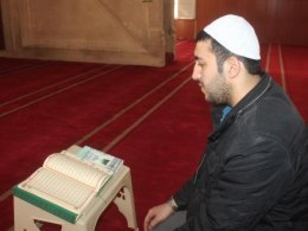 Camide çalıştı, umre ödülünü kazandı