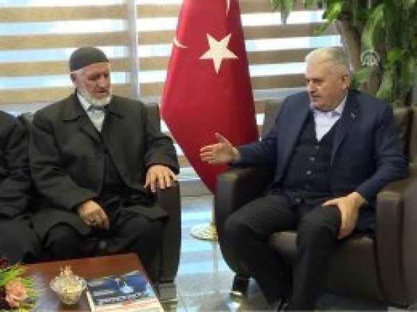 Başbakan, kanaat önderleriyle görüştü